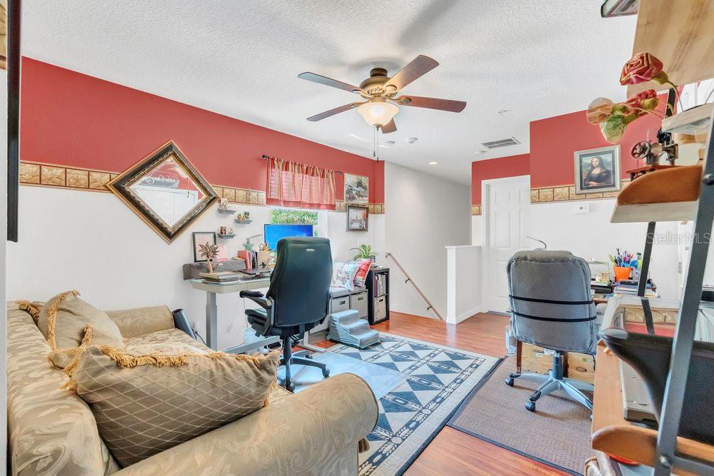 Image 15 of 37 For 13480 Applerose Lane 19