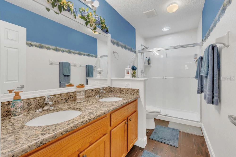 Image 19 of 37 For 13480 Applerose Lane 19