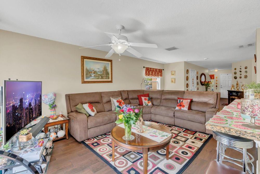 Image 6 of 37 For 13480 Applerose Lane 19