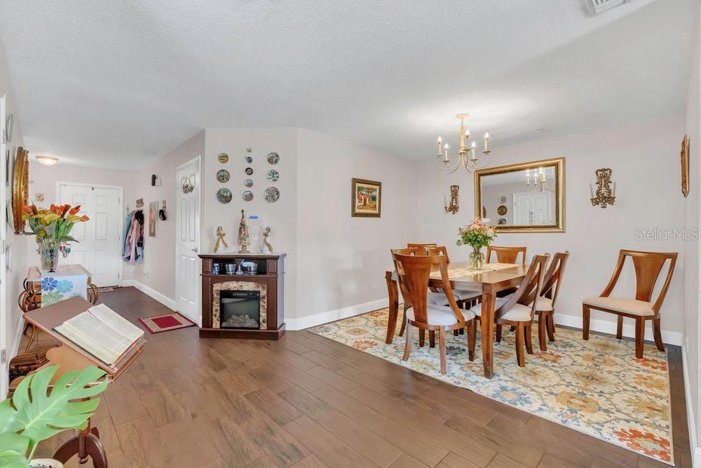 Image 7 of 37 For 13480 Applerose Lane 19