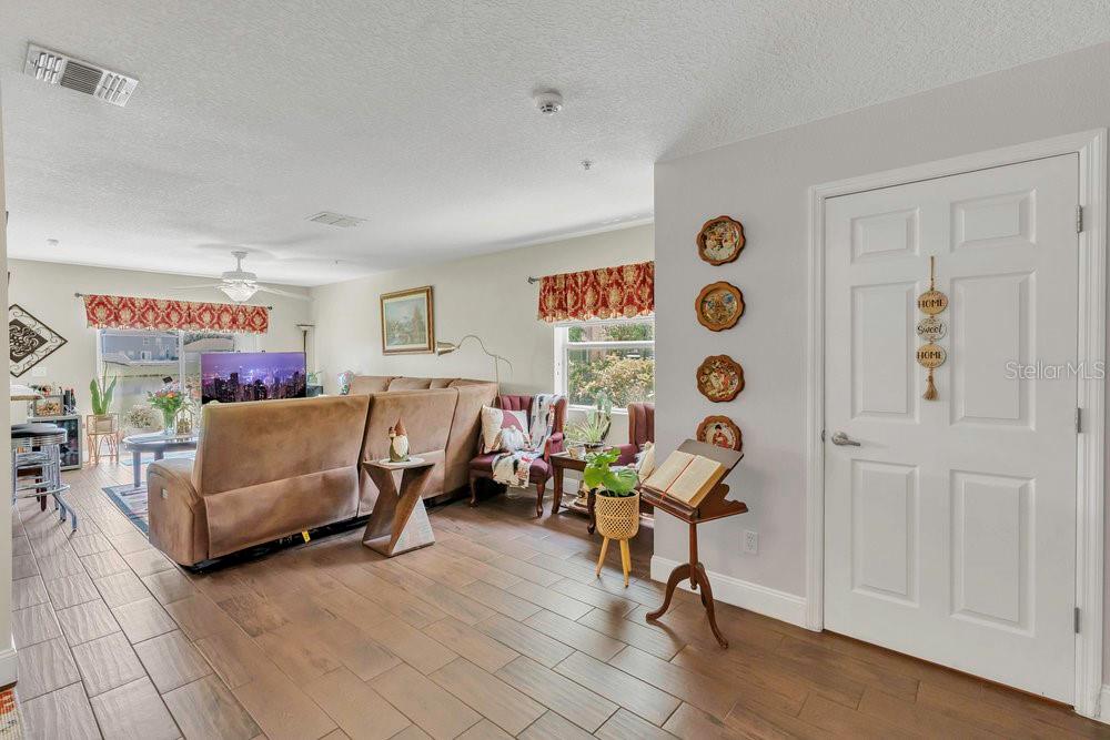 Image 8 of 37 For 13480 Applerose Lane 19