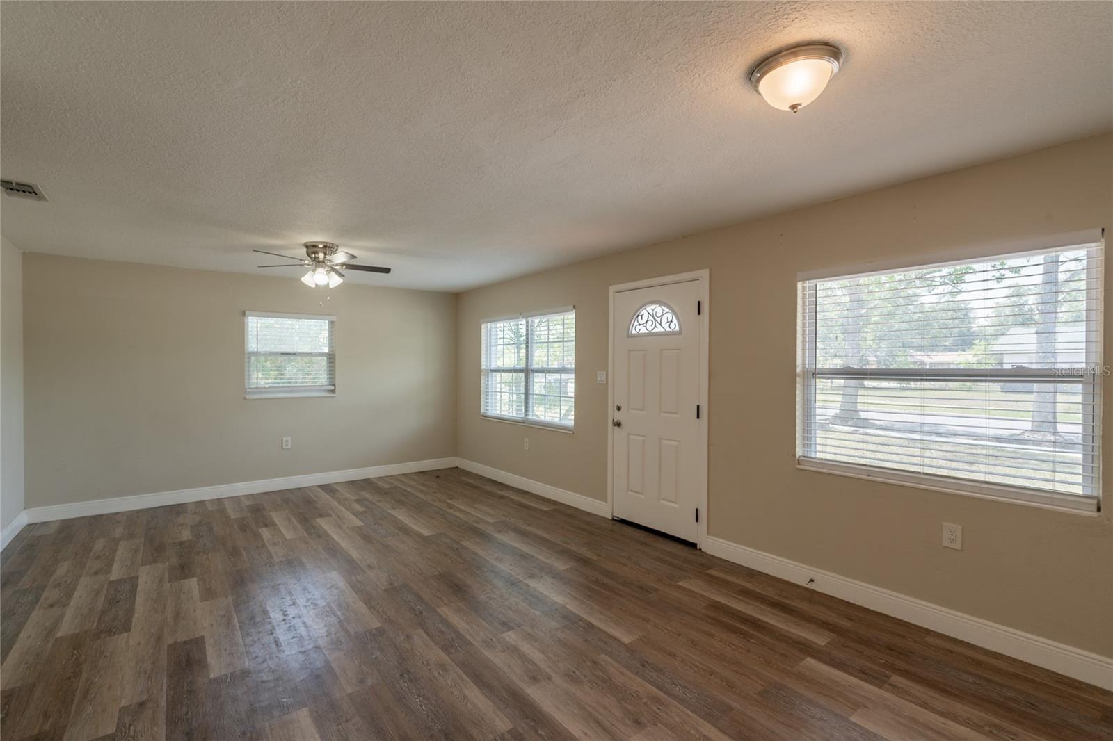 Image 10 of 24 For 4827 Elese Street