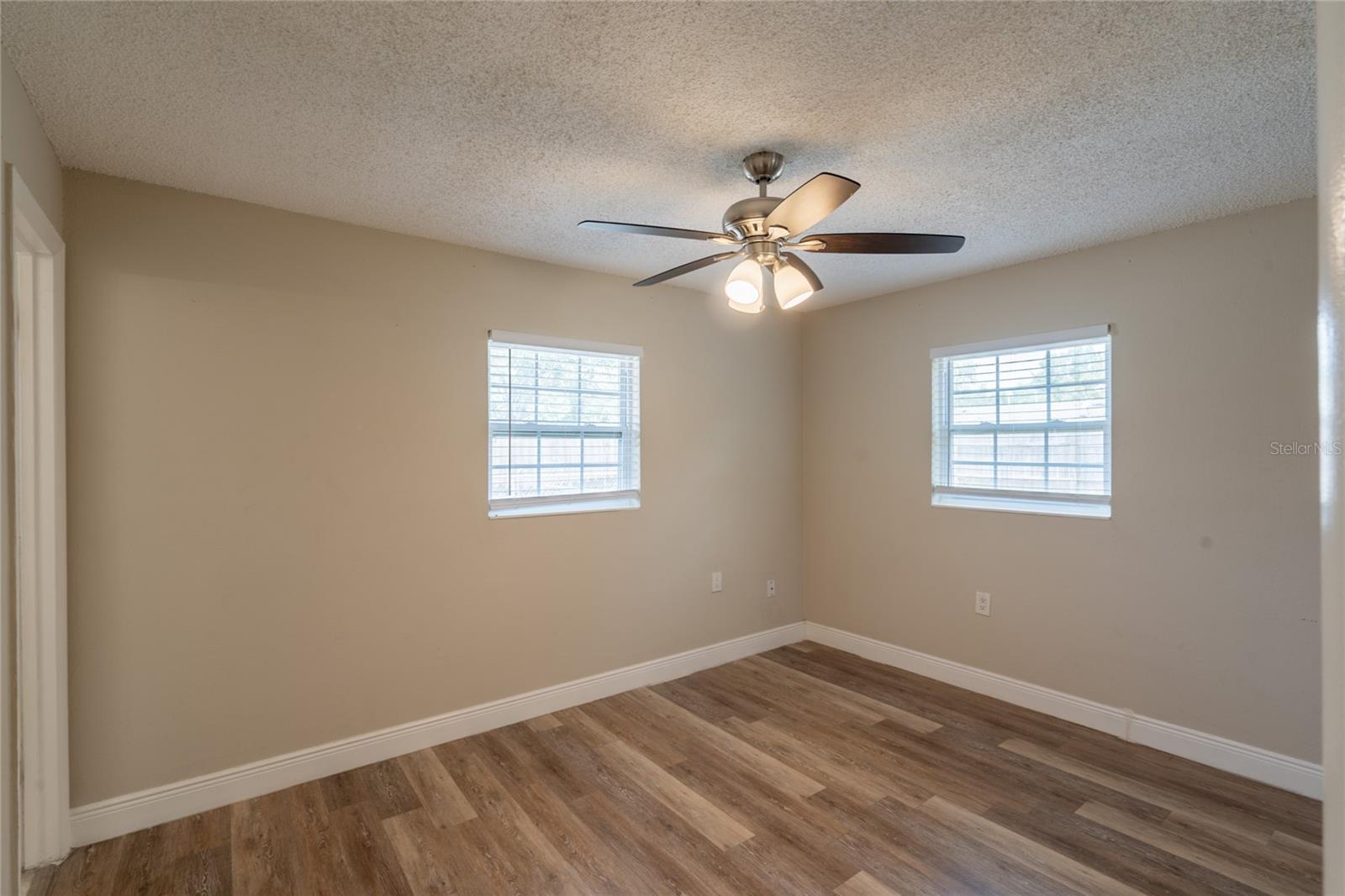 Image 16 of 24 For 4827 Elese Street