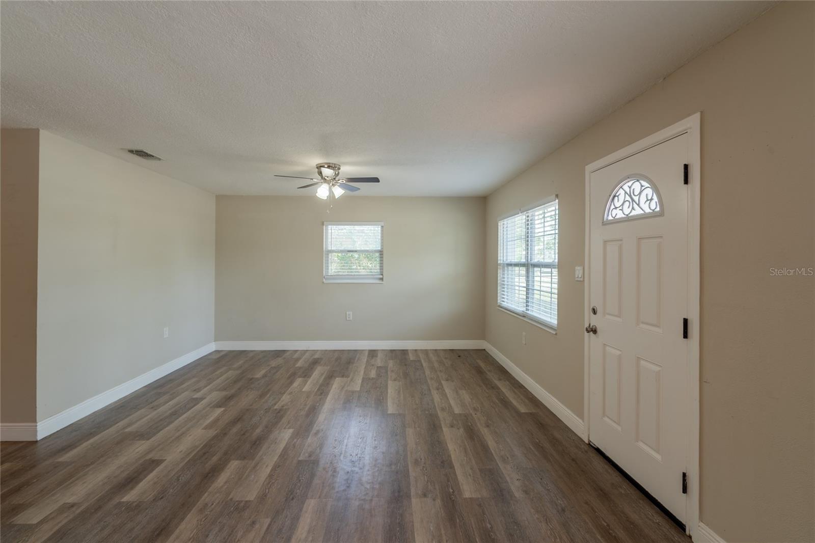 Image 8 of 24 For 4827 Elese Street
