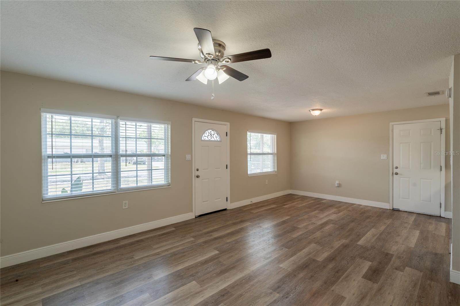 Image 9 of 24 For 4827 Elese Street