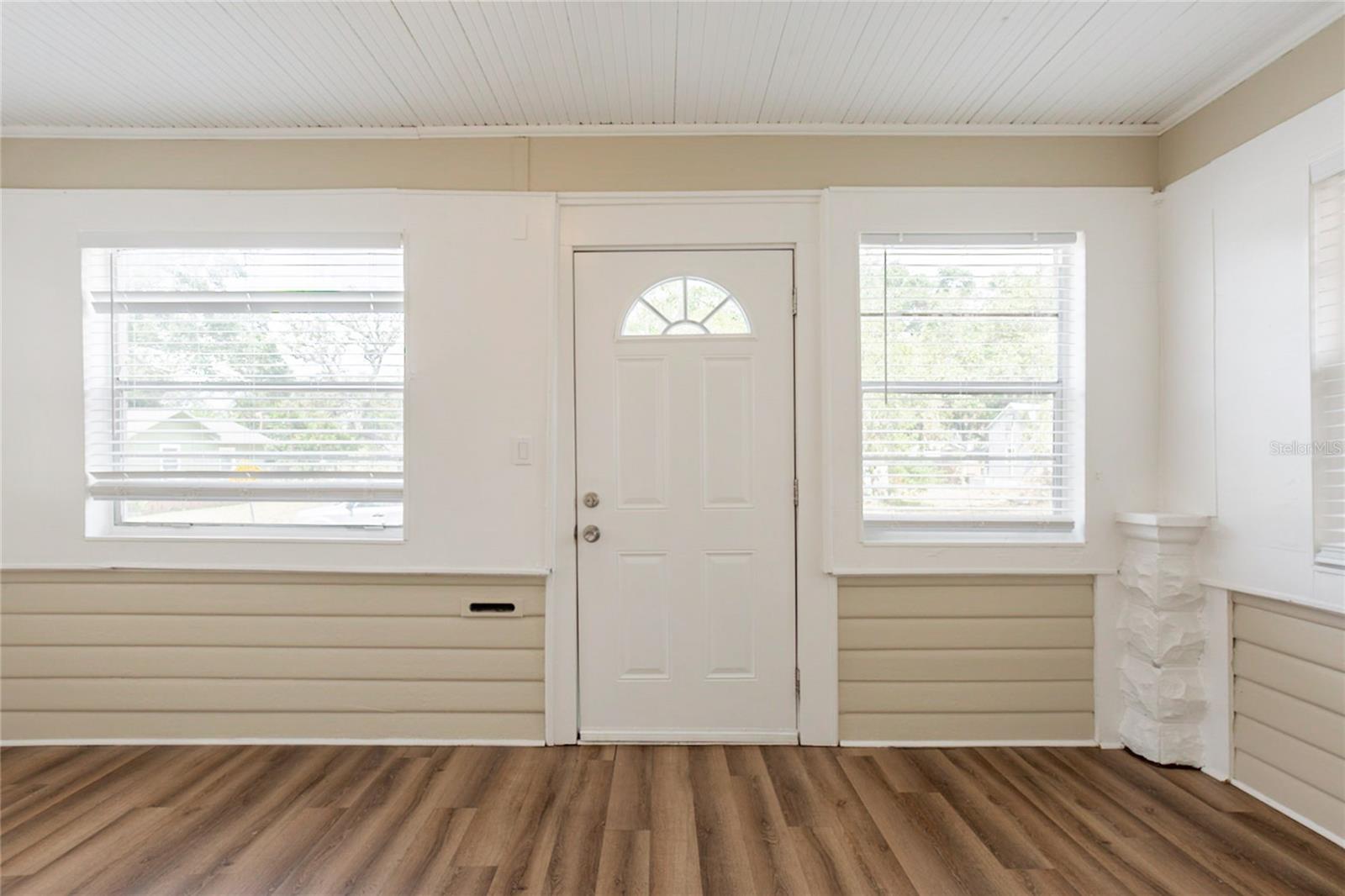 Image 3 of 29 For 1424 14th Street S