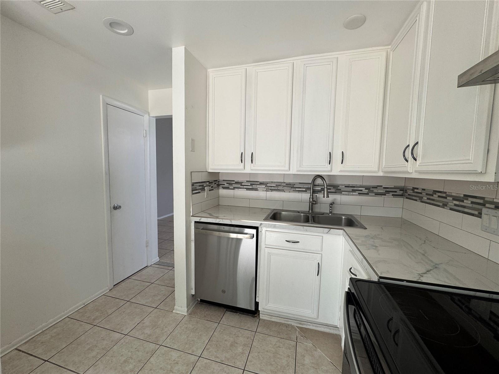 Image 12 of 30 For 7102 Harbor Heights Circle