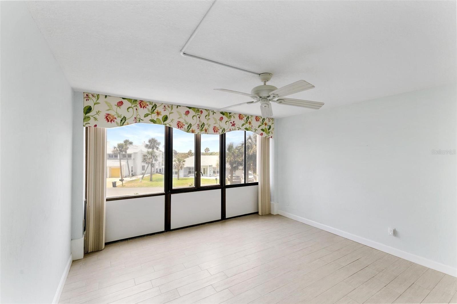Image 21 of 63 For 3580 Ocean Shore Boulevard 102