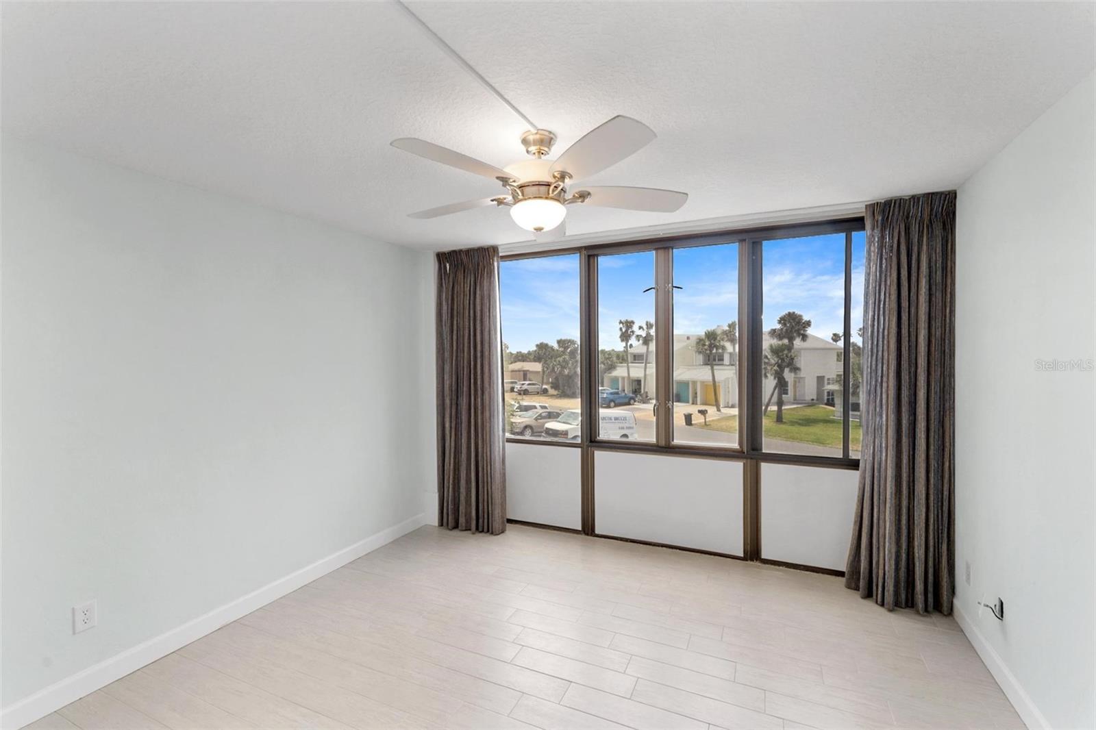 Image 23 of 63 For 3580 Ocean Shore Boulevard 102