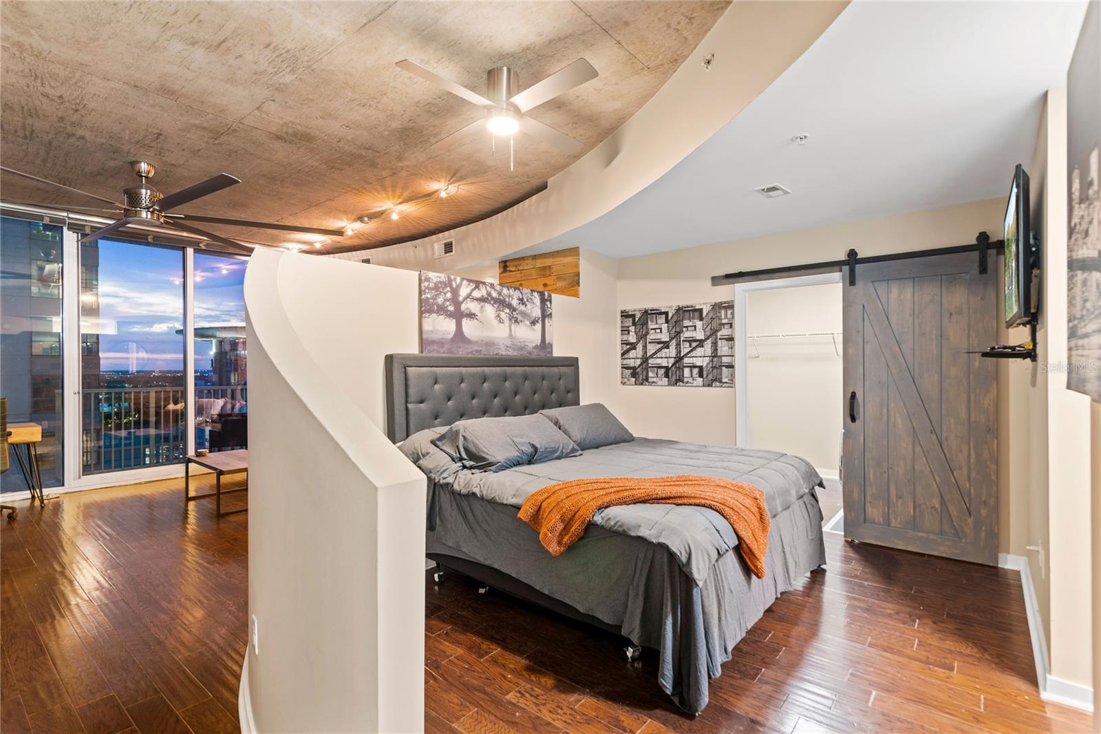 Image 11 of 30 For 155 Court Avenue 1608