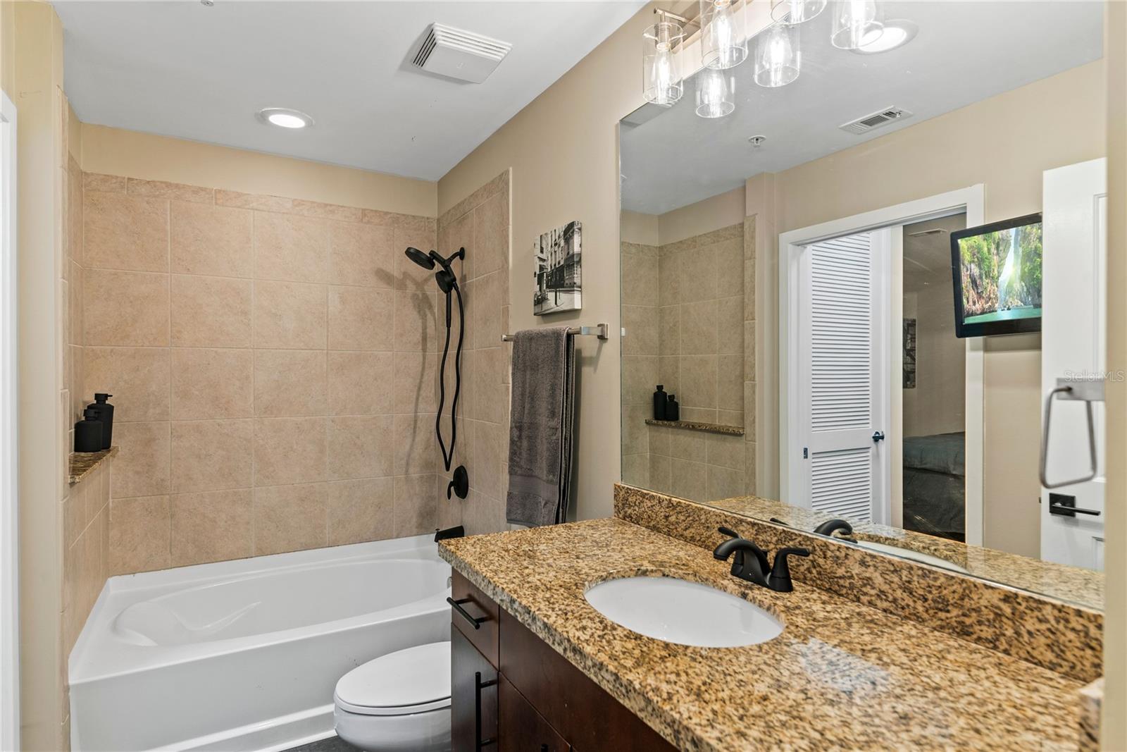 Image 15 of 30 For 155 Court Avenue 1608