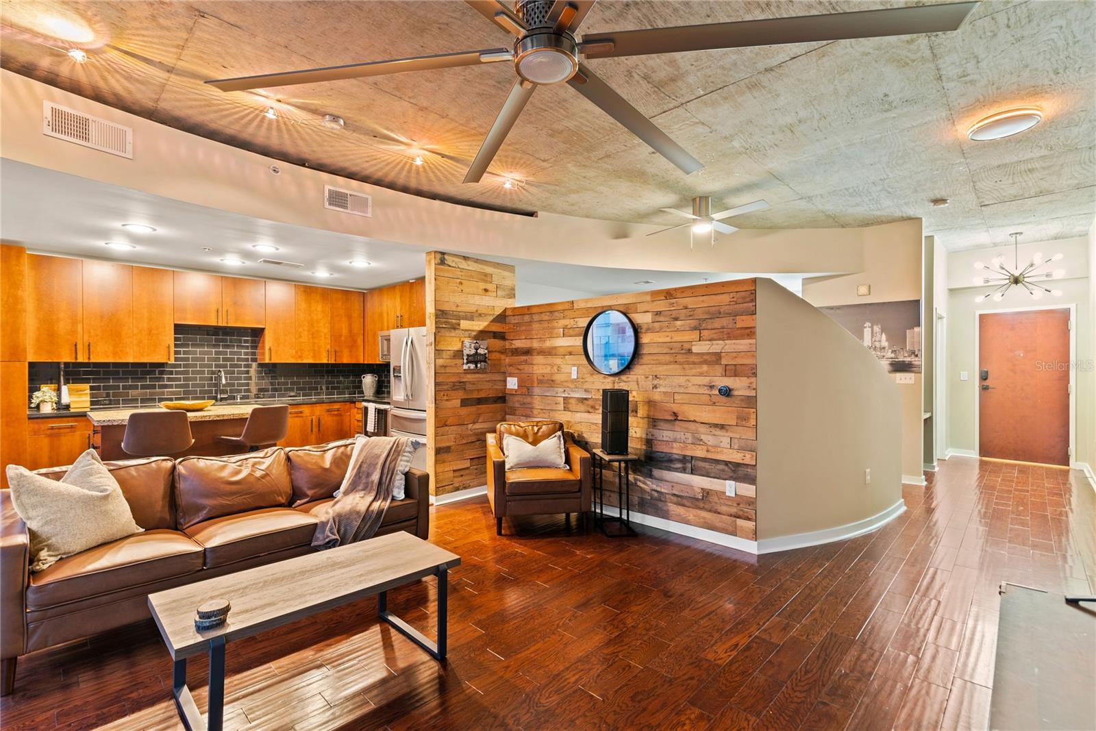 Image 3 of 30 For 155 Court Avenue 1608