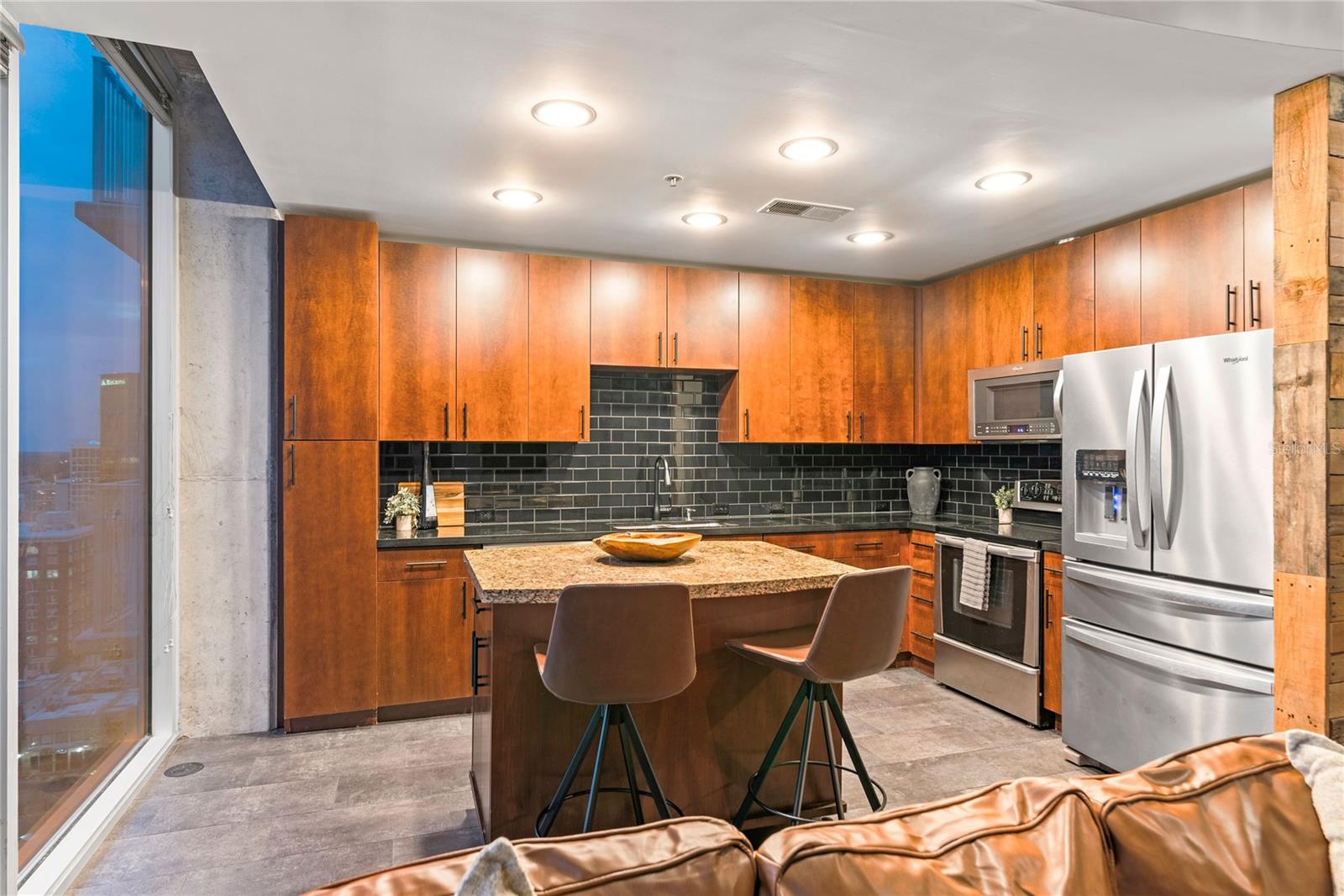 Image 7 of 30 For 155 Court Avenue 1608