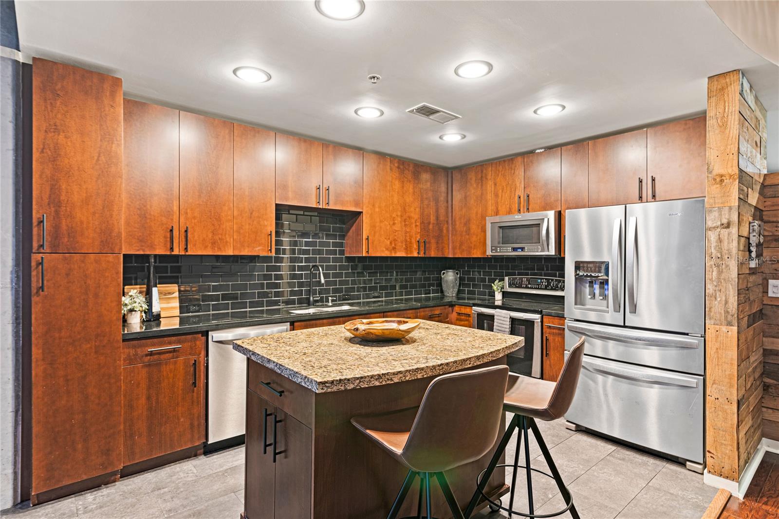 Image 8 of 30 For 155 Court Avenue 1608