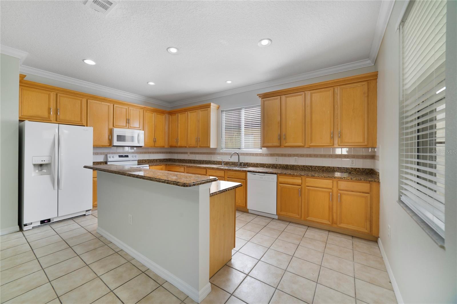 Image 8 of 27 For 2724 Amanda Kay Way