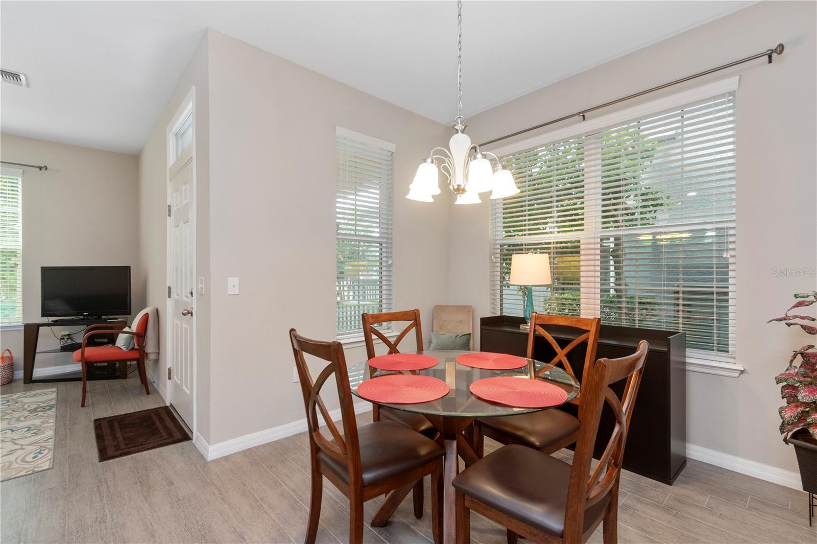Image 10 of 34 For 976 Eagle Bay Street
