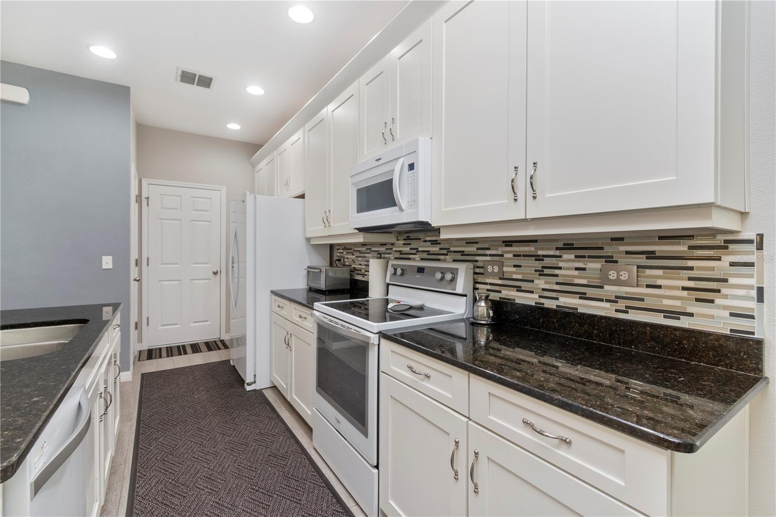 Image 14 of 34 For 976 Eagle Bay Street