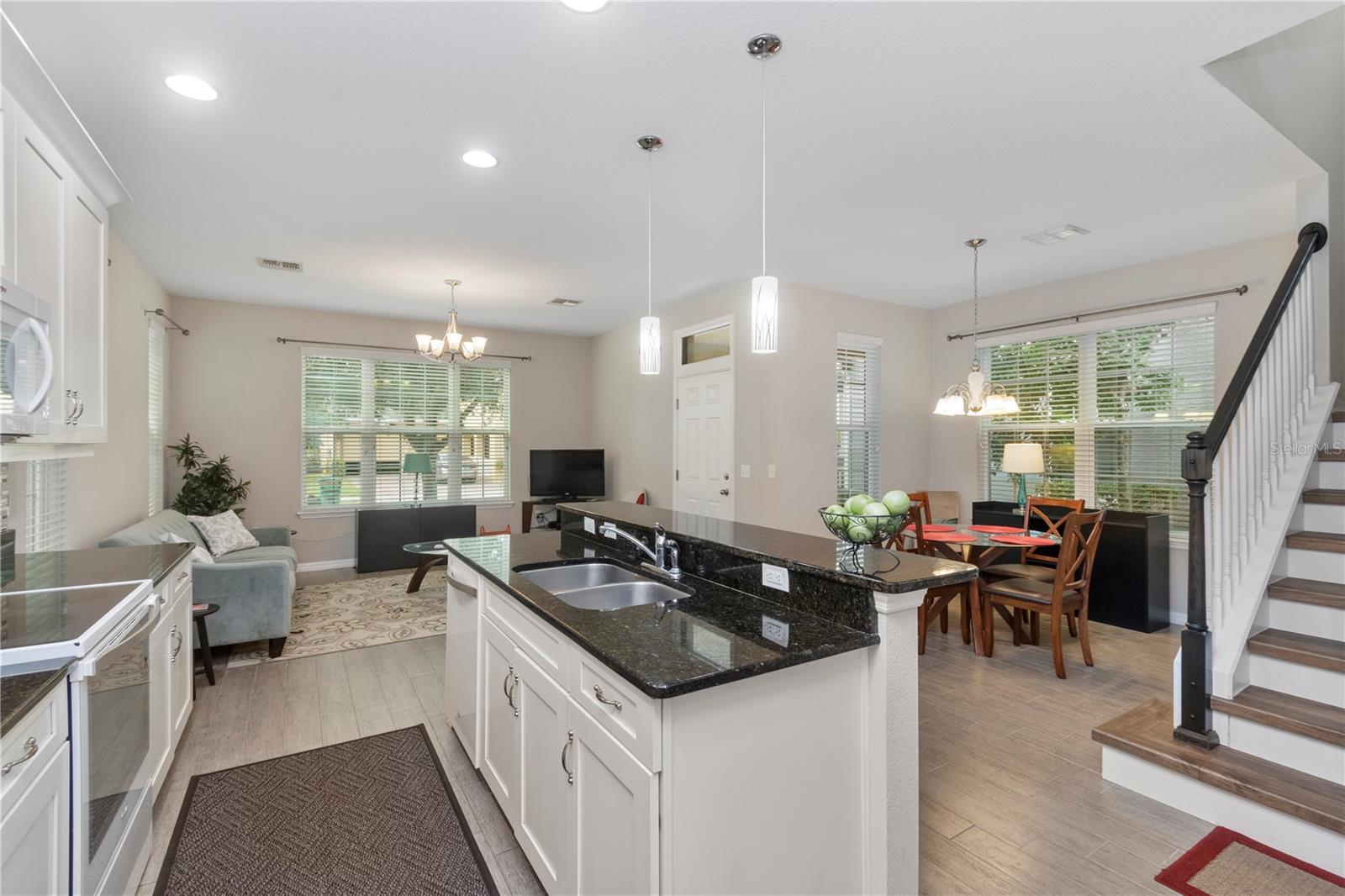 Image 15 of 34 For 976 Eagle Bay Street