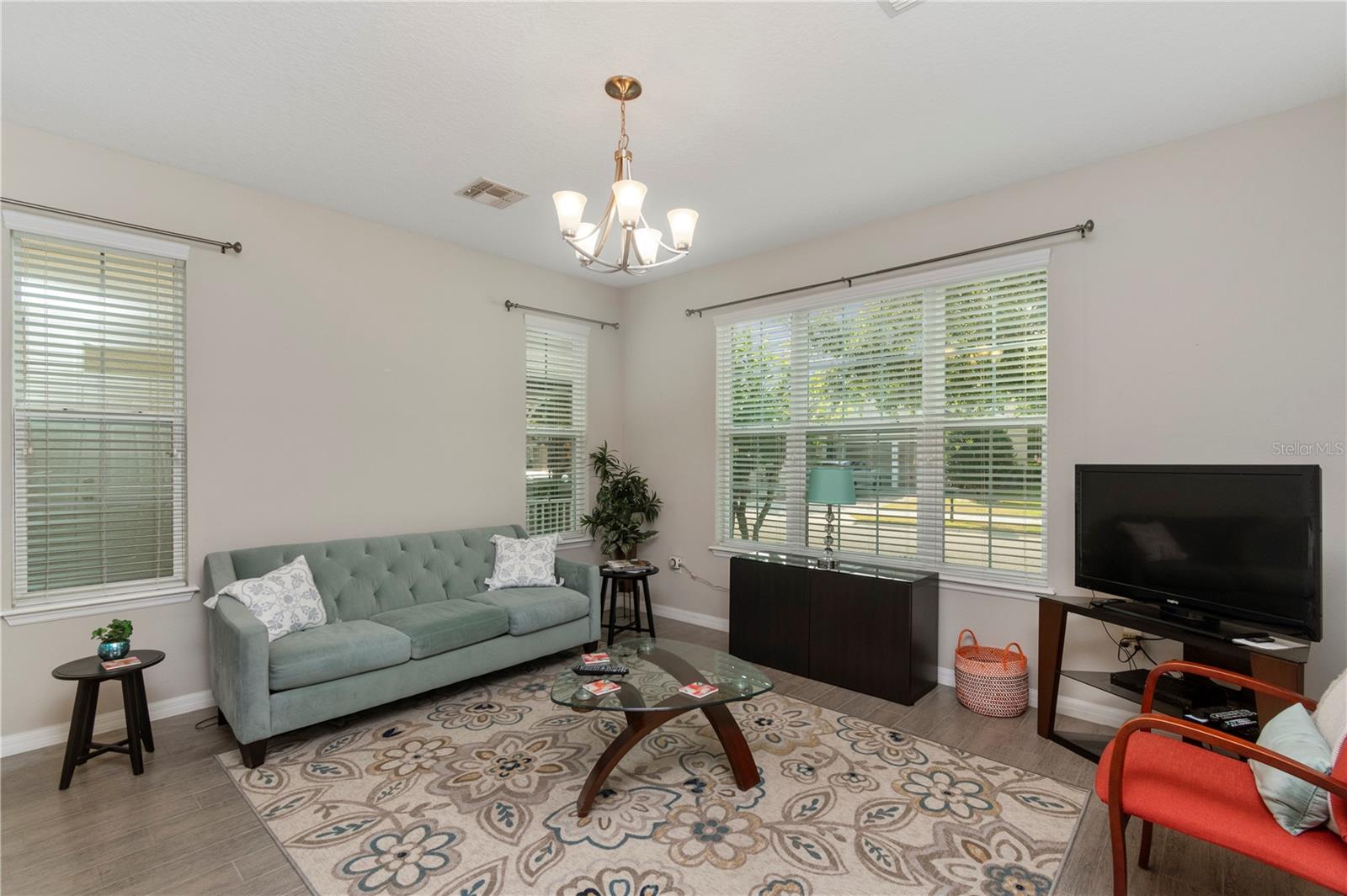 Image 5 of 34 For 976 Eagle Bay Street