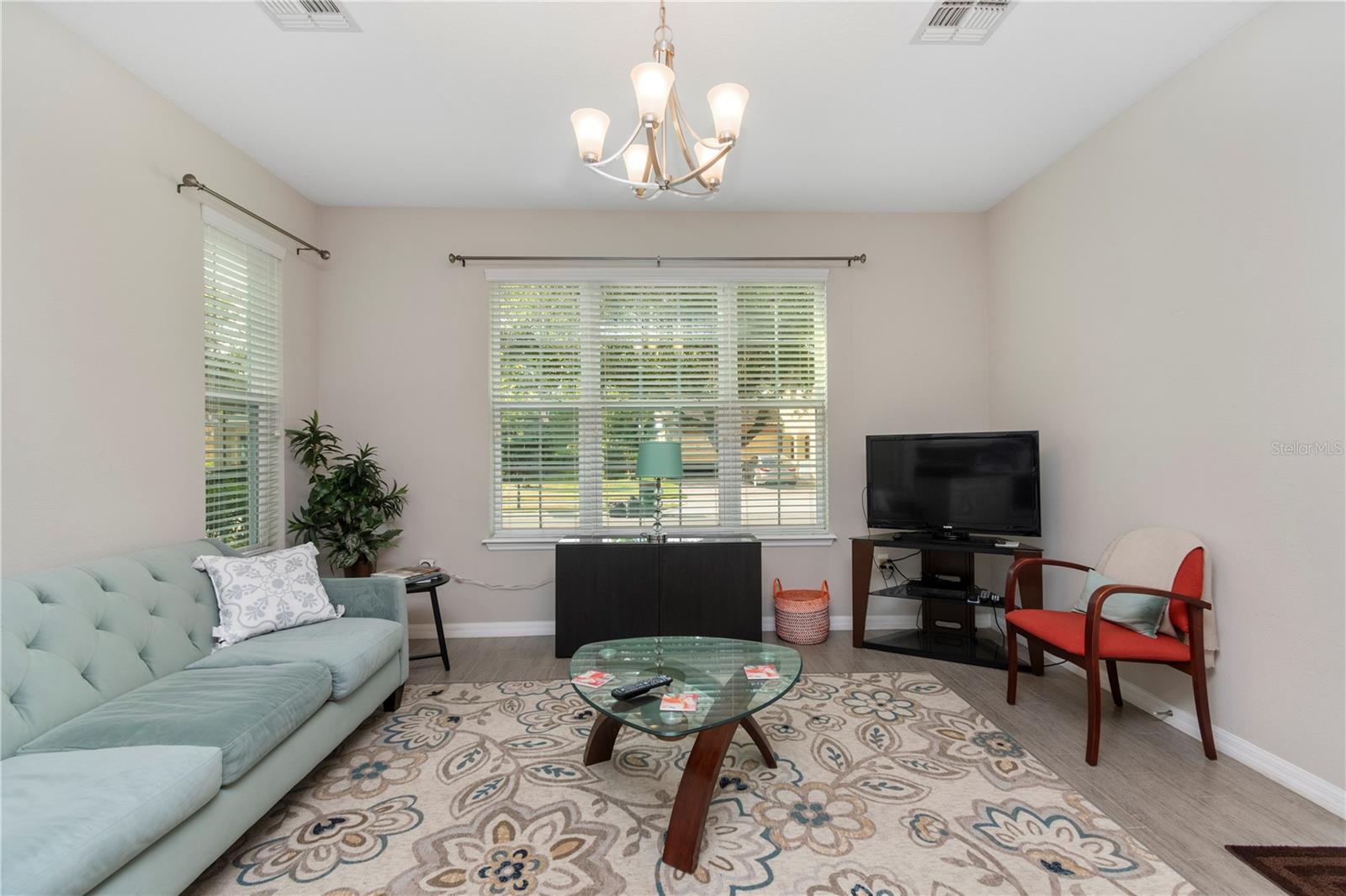 Image 6 of 34 For 976 Eagle Bay Street