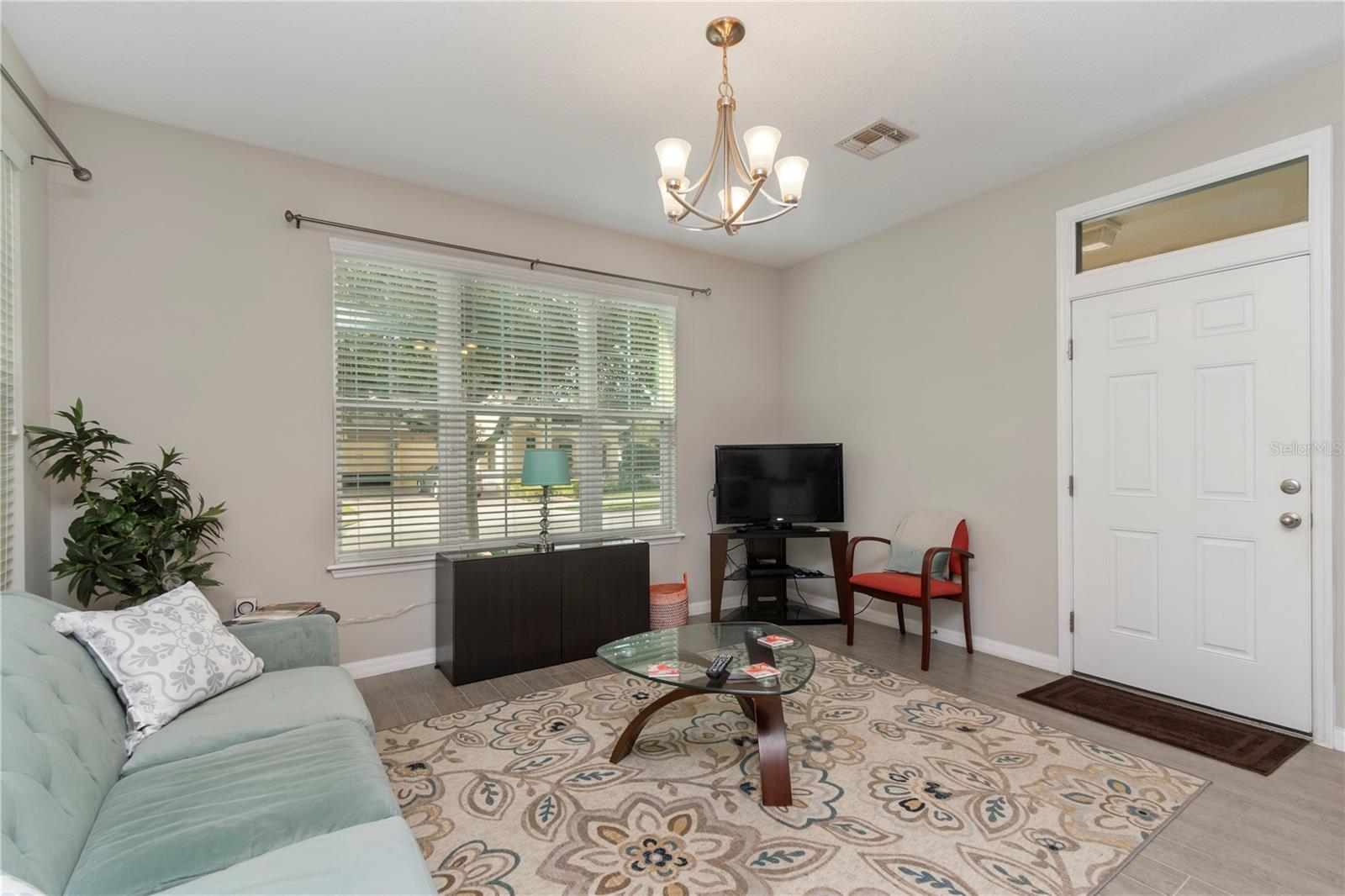 Image 7 of 34 For 976 Eagle Bay Street