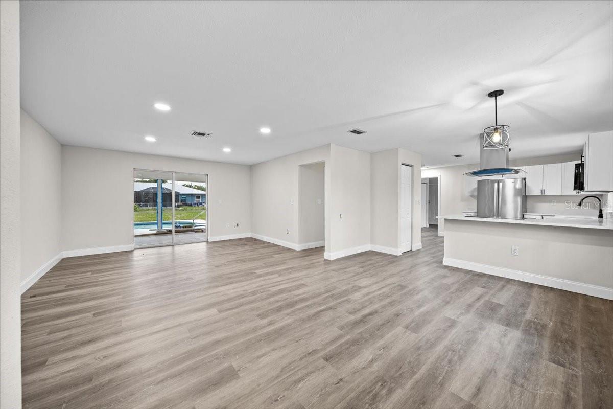 Image 3 of 20 For 21224 Quesada Avenue