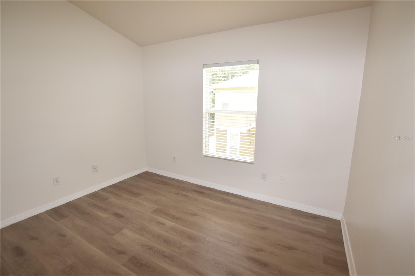 Image 21 of 40 For 15349 Oak Apple Court