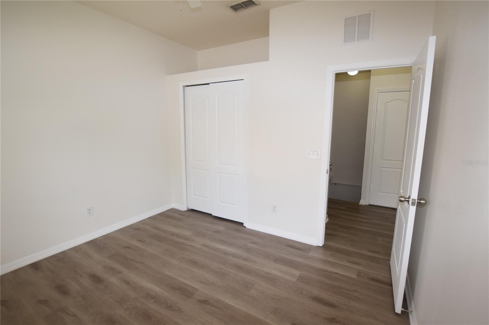 Image 23 of 40 For 15349 Oak Apple Court