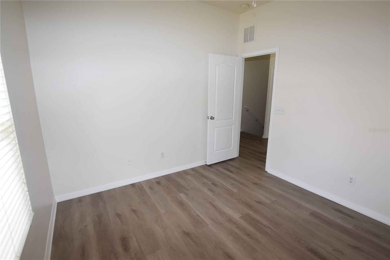 Image 26 of 40 For 15349 Oak Apple Court