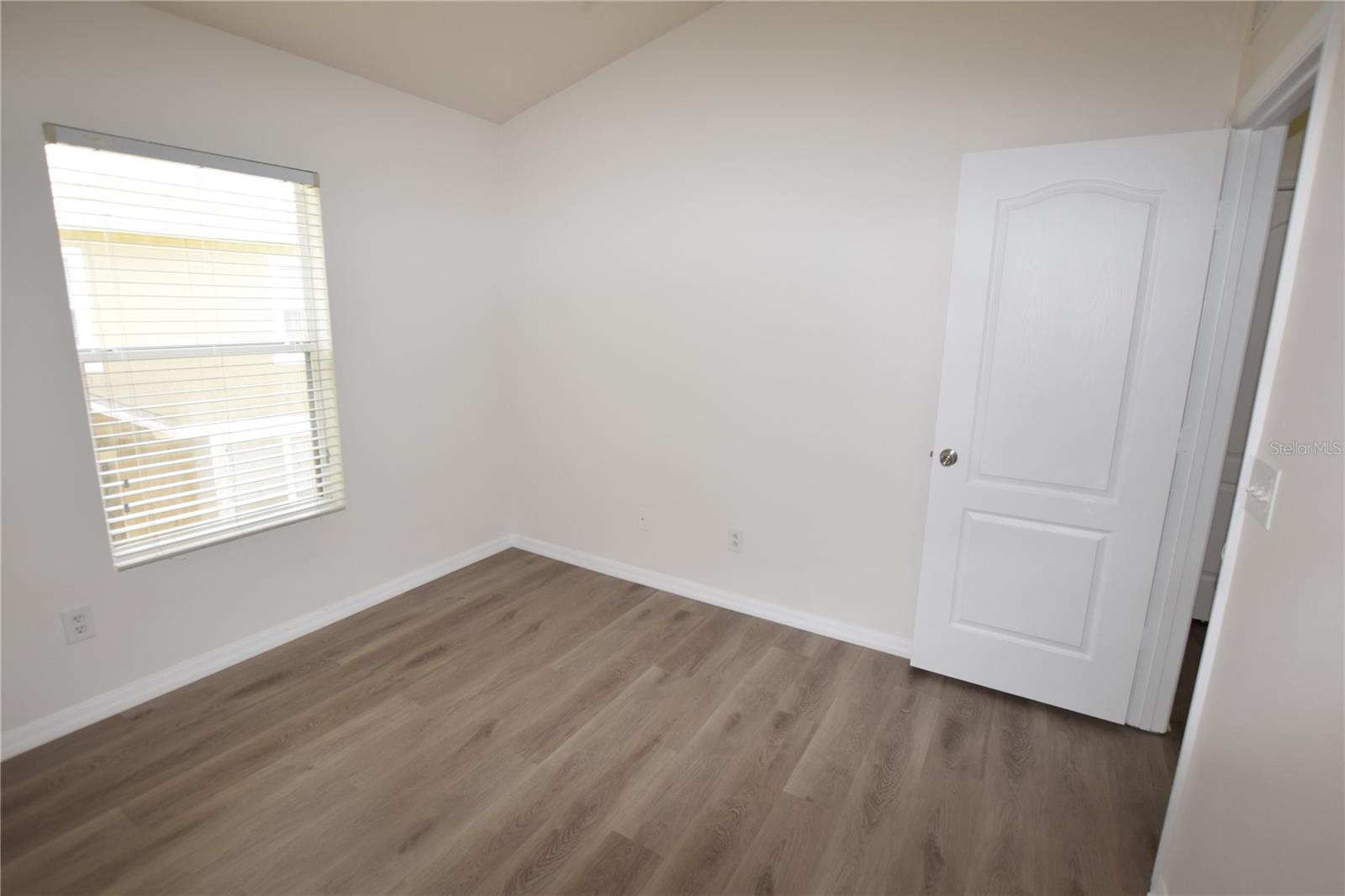 Image 27 of 40 For 15349 Oak Apple Court