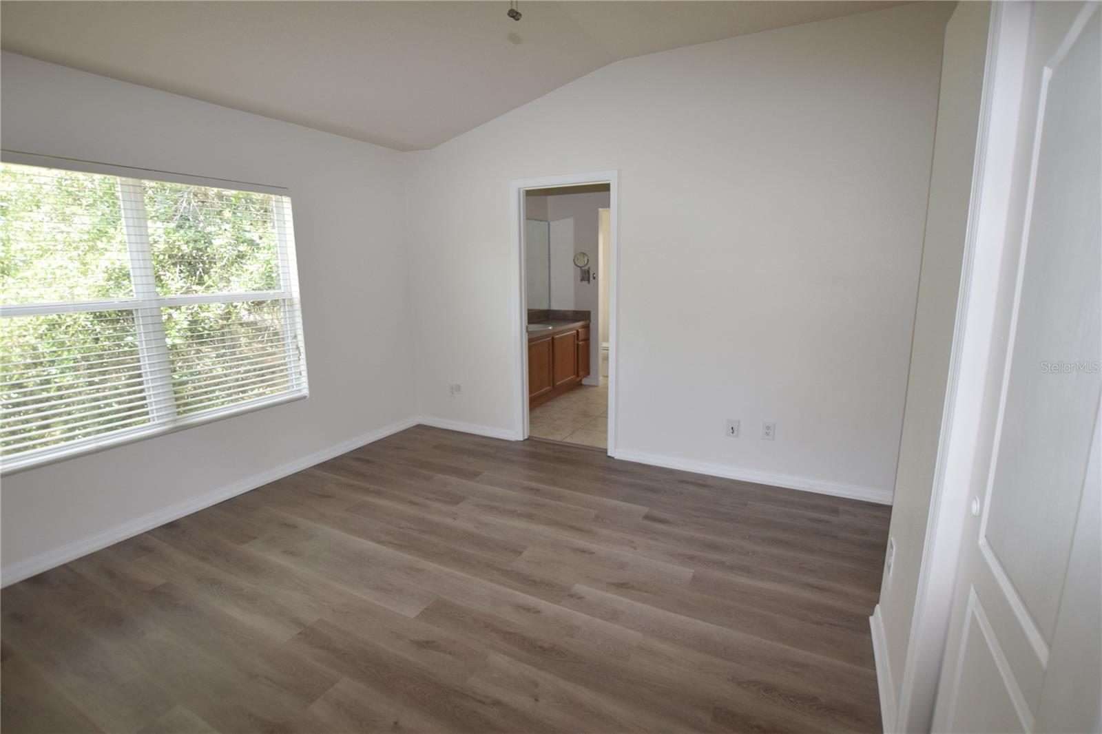 Image 34 of 40 For 15349 Oak Apple Court