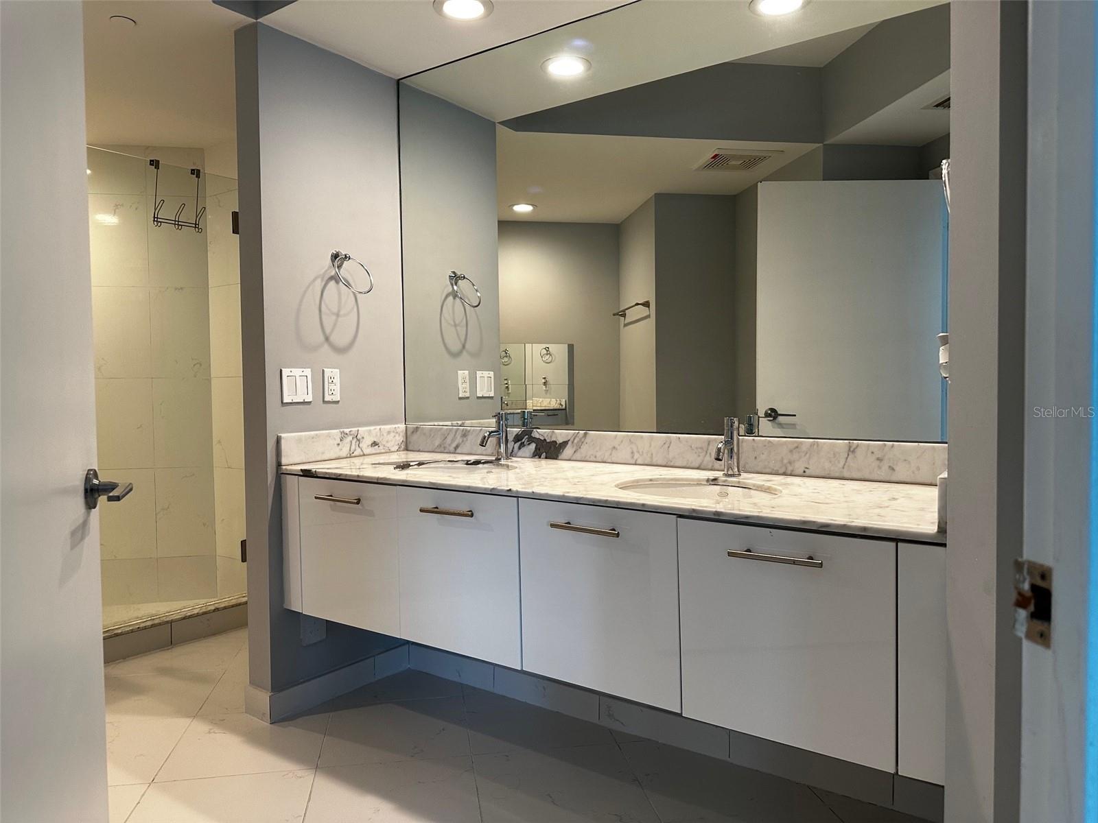Image 11 of 13 For 500 Brickell Ave  3307