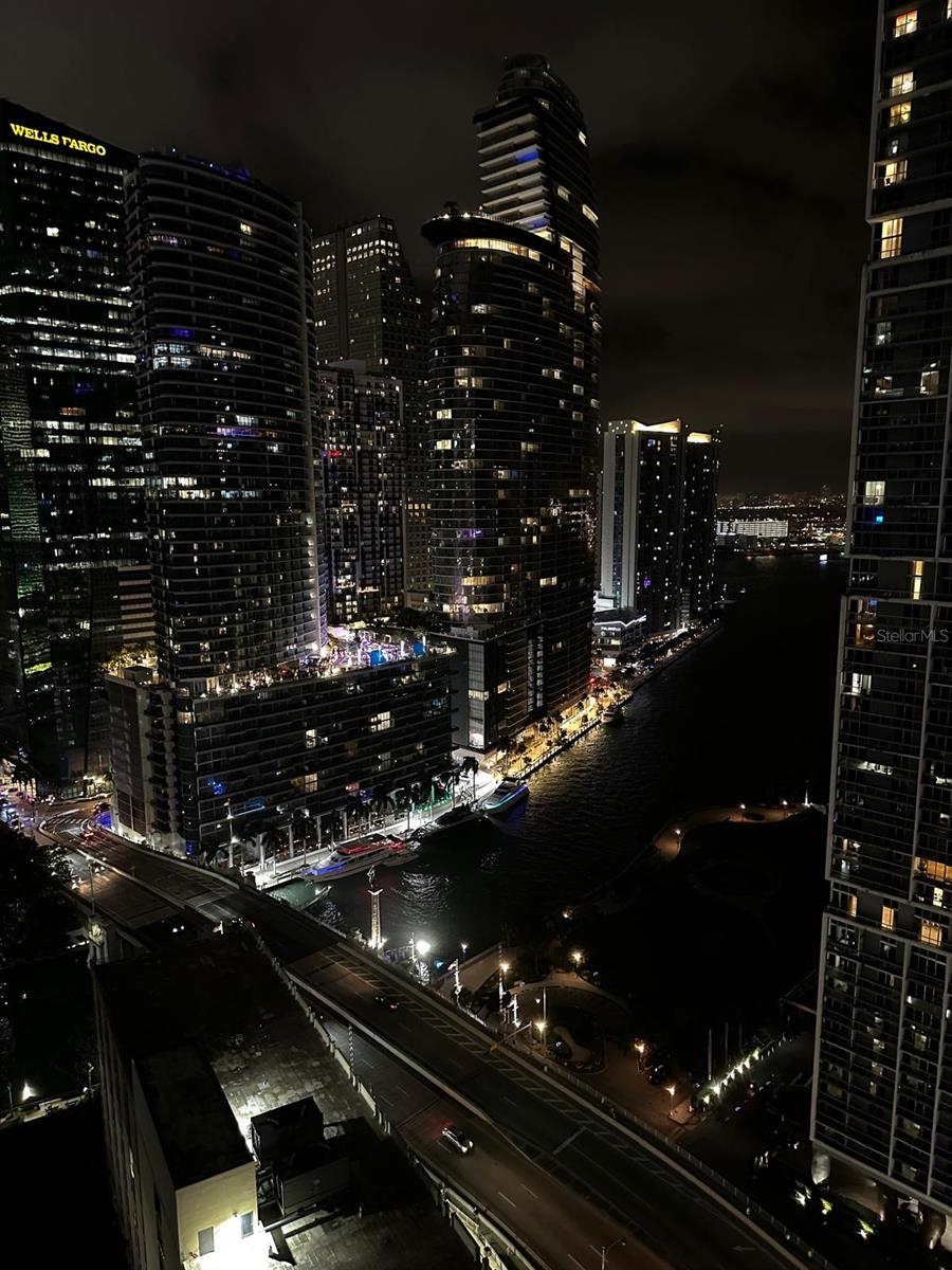 Image 3 of 13 For 500 Brickell Ave  3307