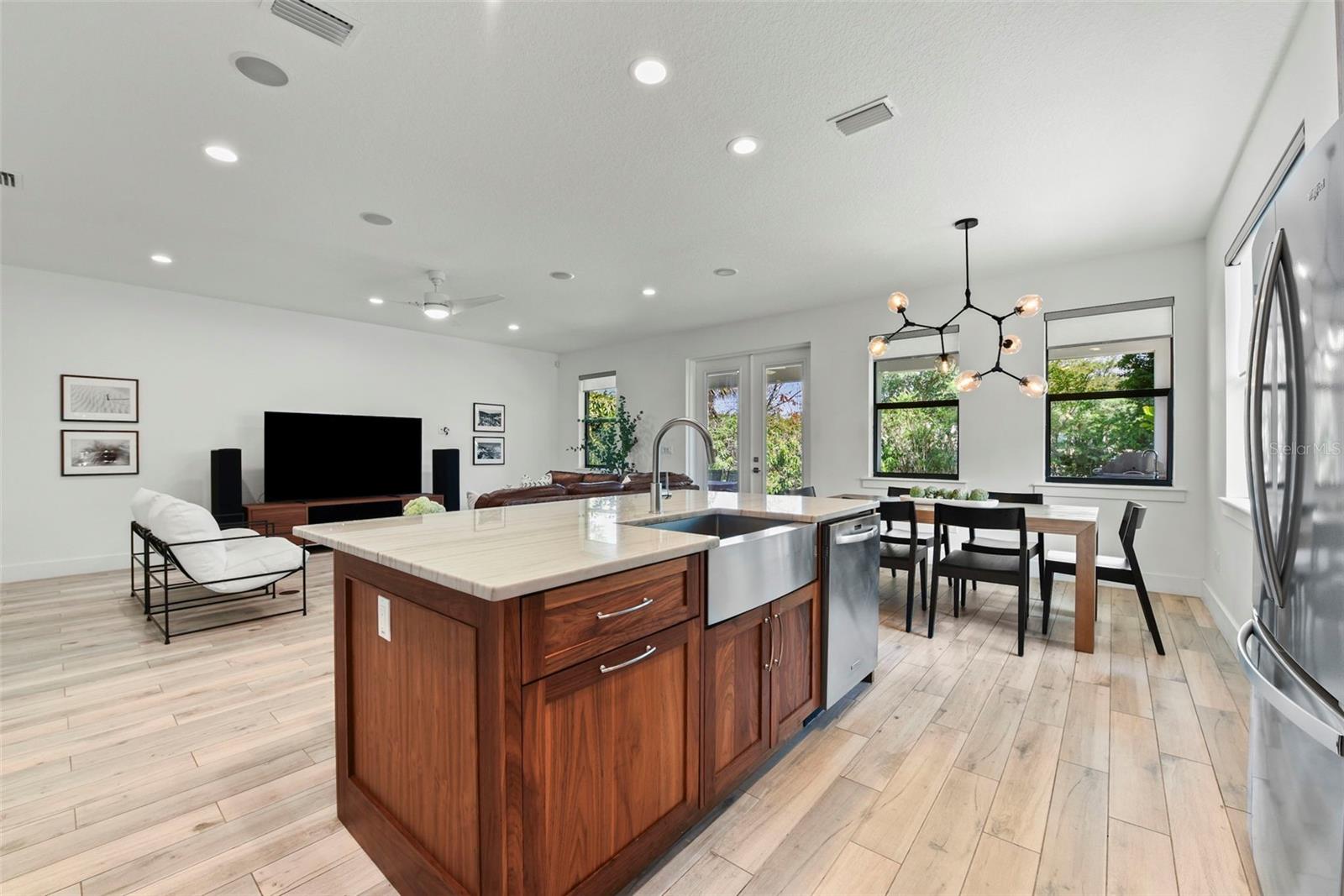 Image 17 of 66 For 1821 Windsor Drive