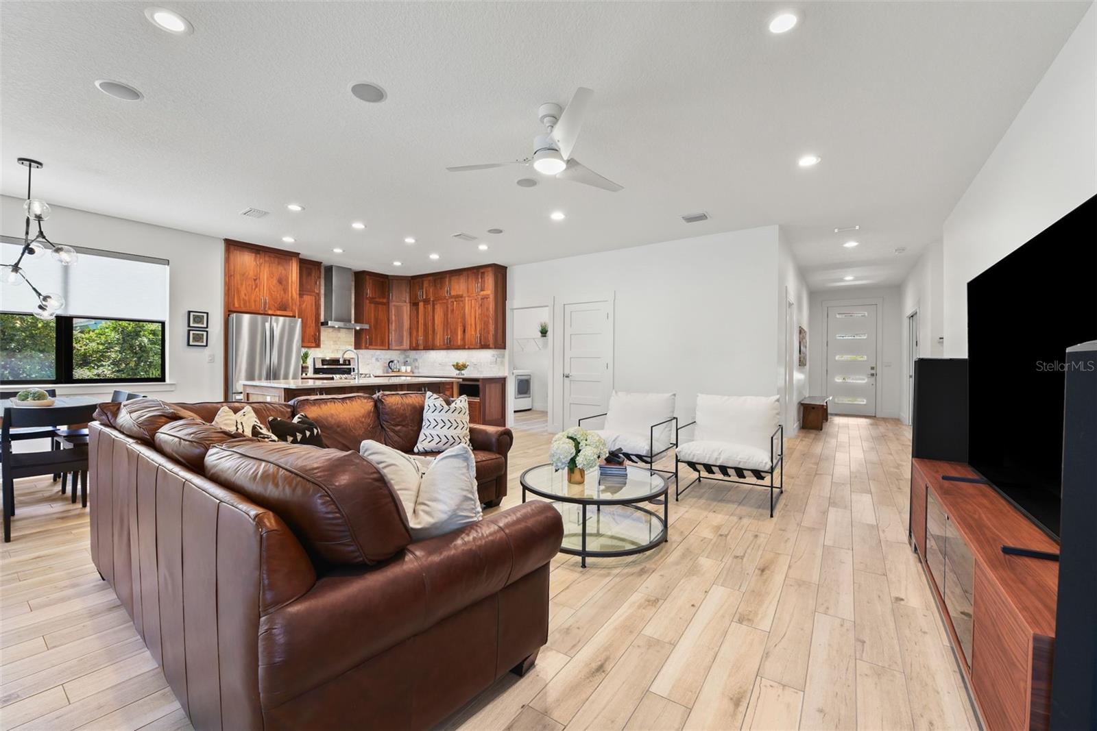 Image 7 of 66 For 1821 Windsor Drive