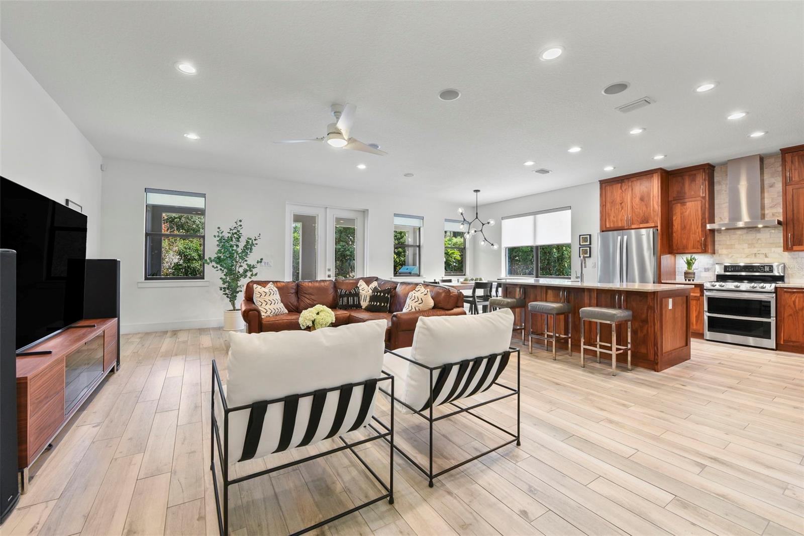Image 8 of 66 For 1821 Windsor Drive