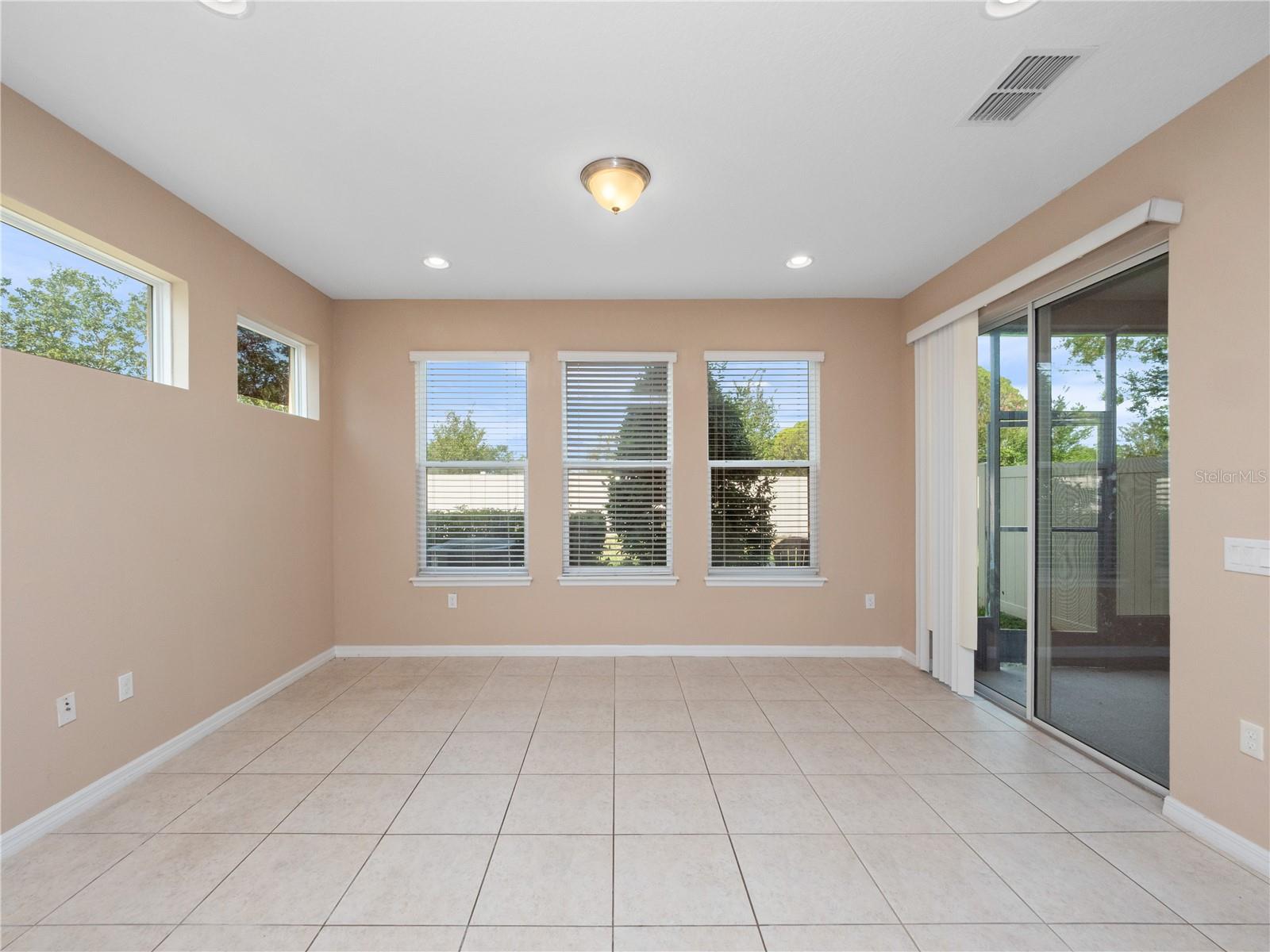 Image 9 of 36 For 1610 Mohegan Boulevard