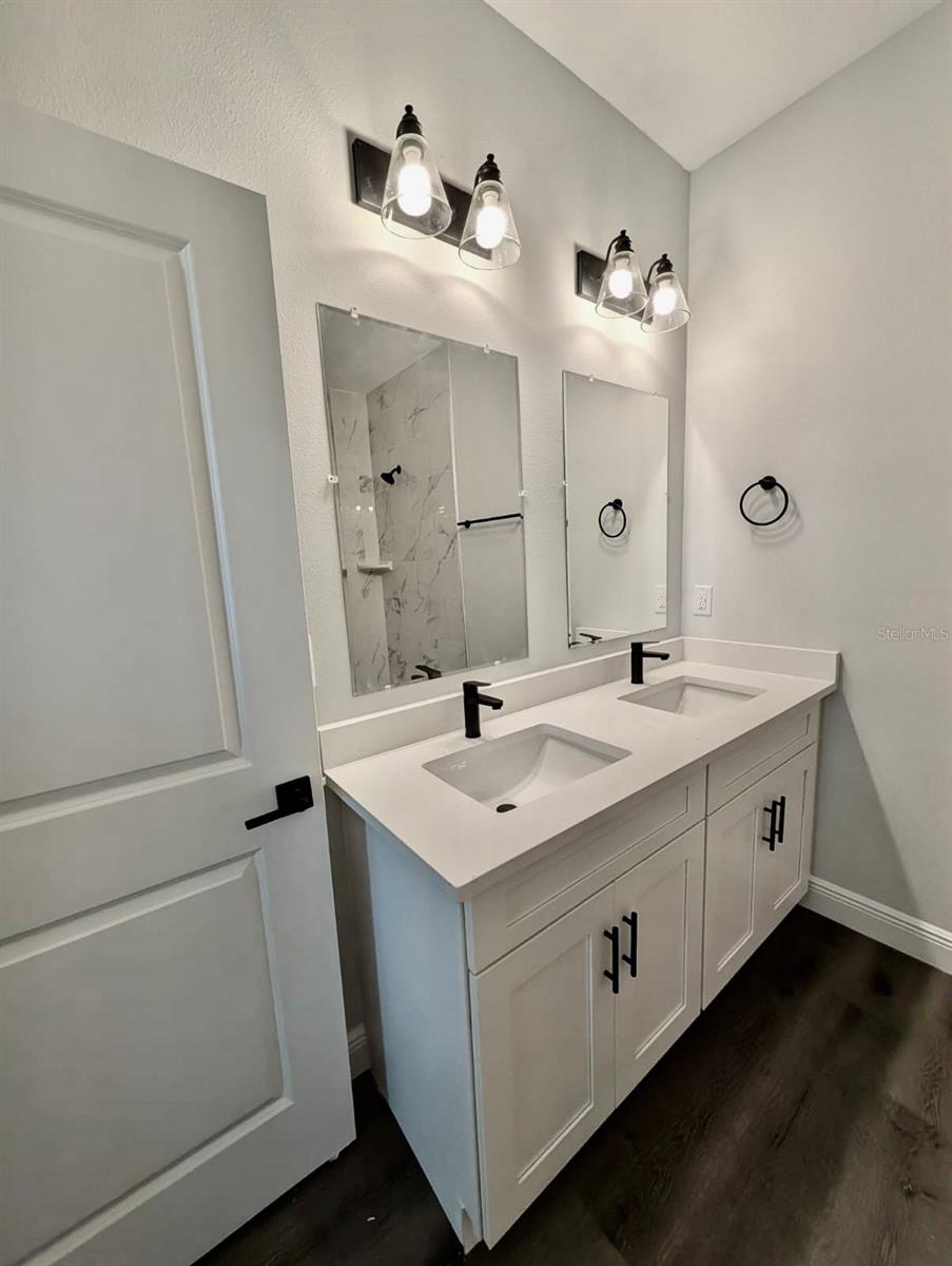 Image 4 of 8 For 21295 Wynyard Avenue