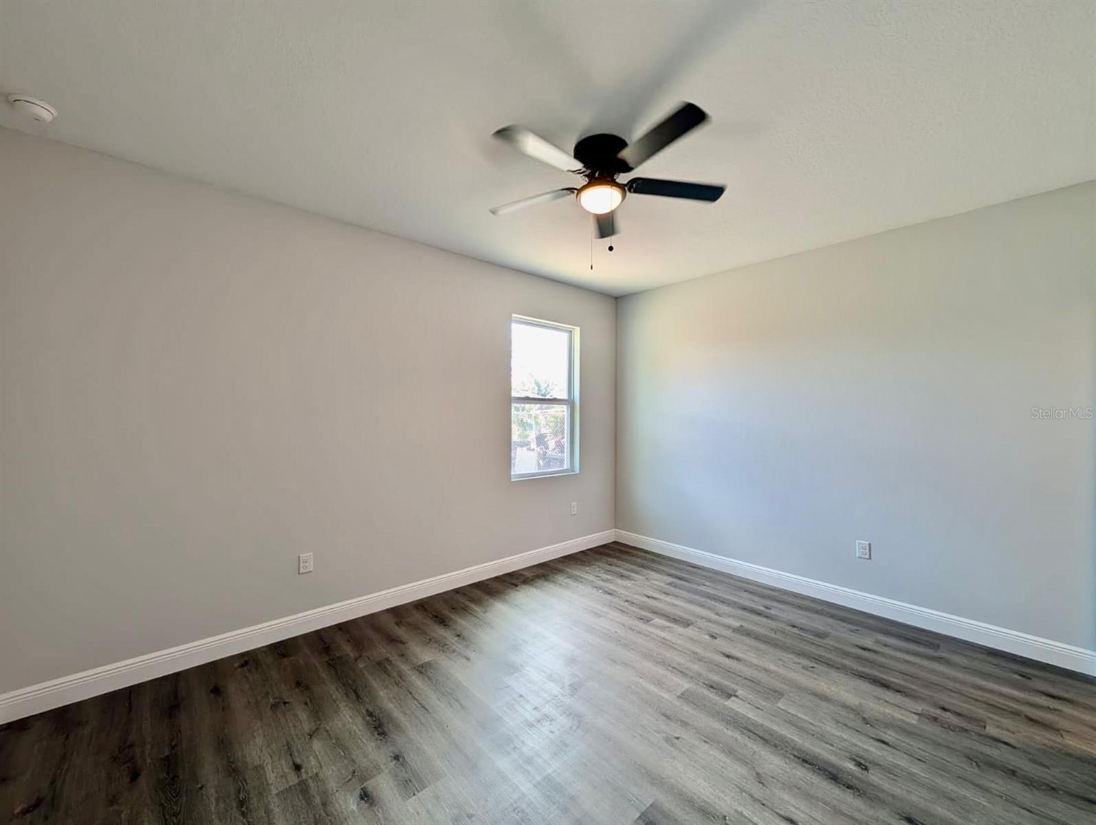 Image 6 of 8 For 21295 Wynyard Avenue