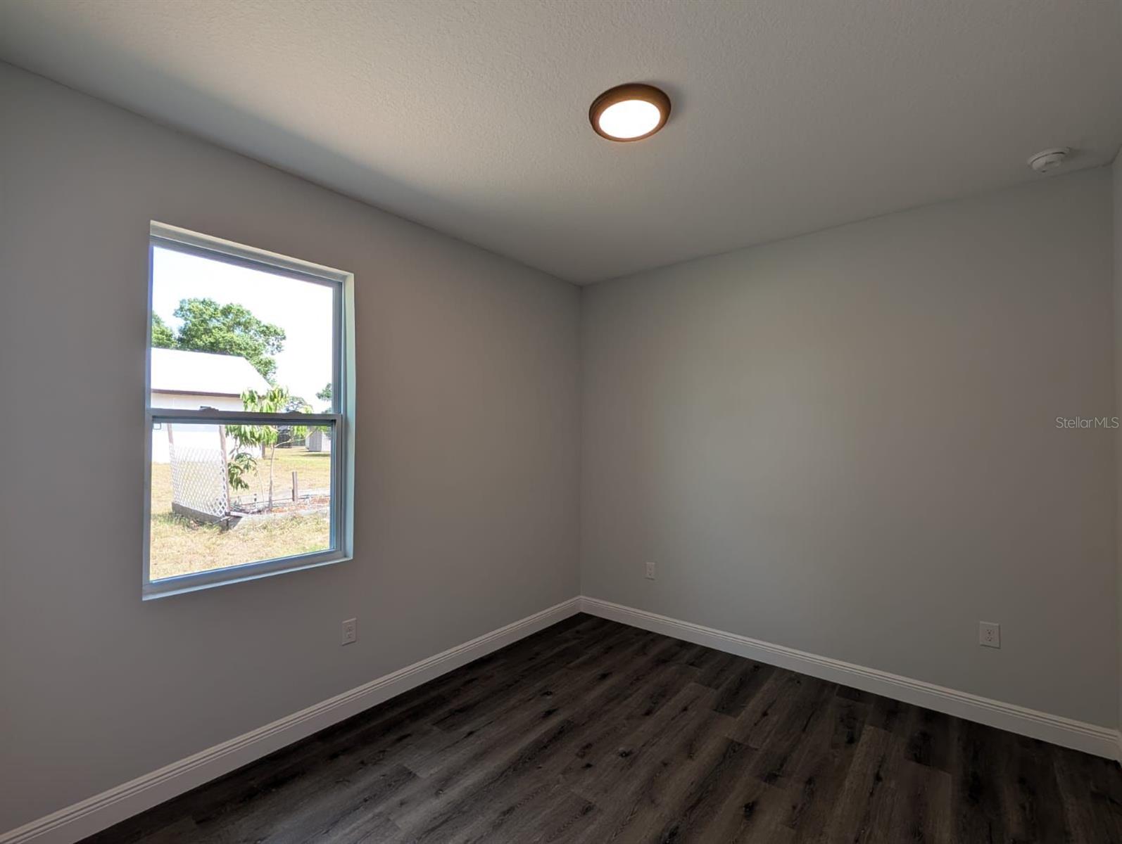 Image 7 of 8 For 21295 Wynyard Avenue