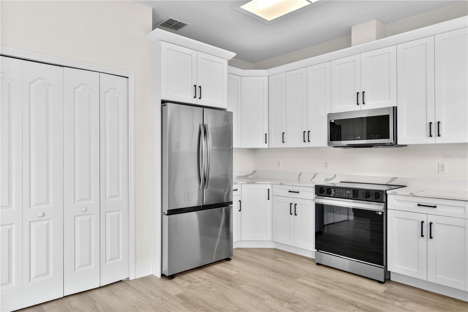 Image 10 of 41 For 12917 Grovehurst Avenue