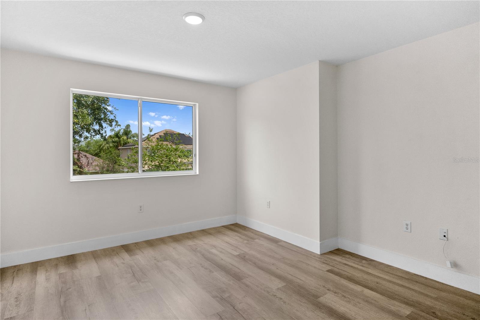 Image 16 of 41 For 12917 Grovehurst Avenue