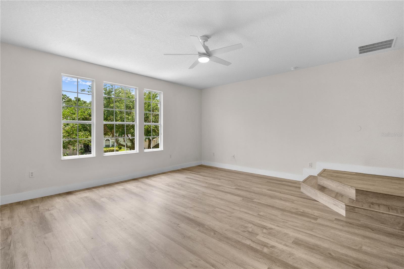 Image 18 of 41 For 12917 Grovehurst Avenue
