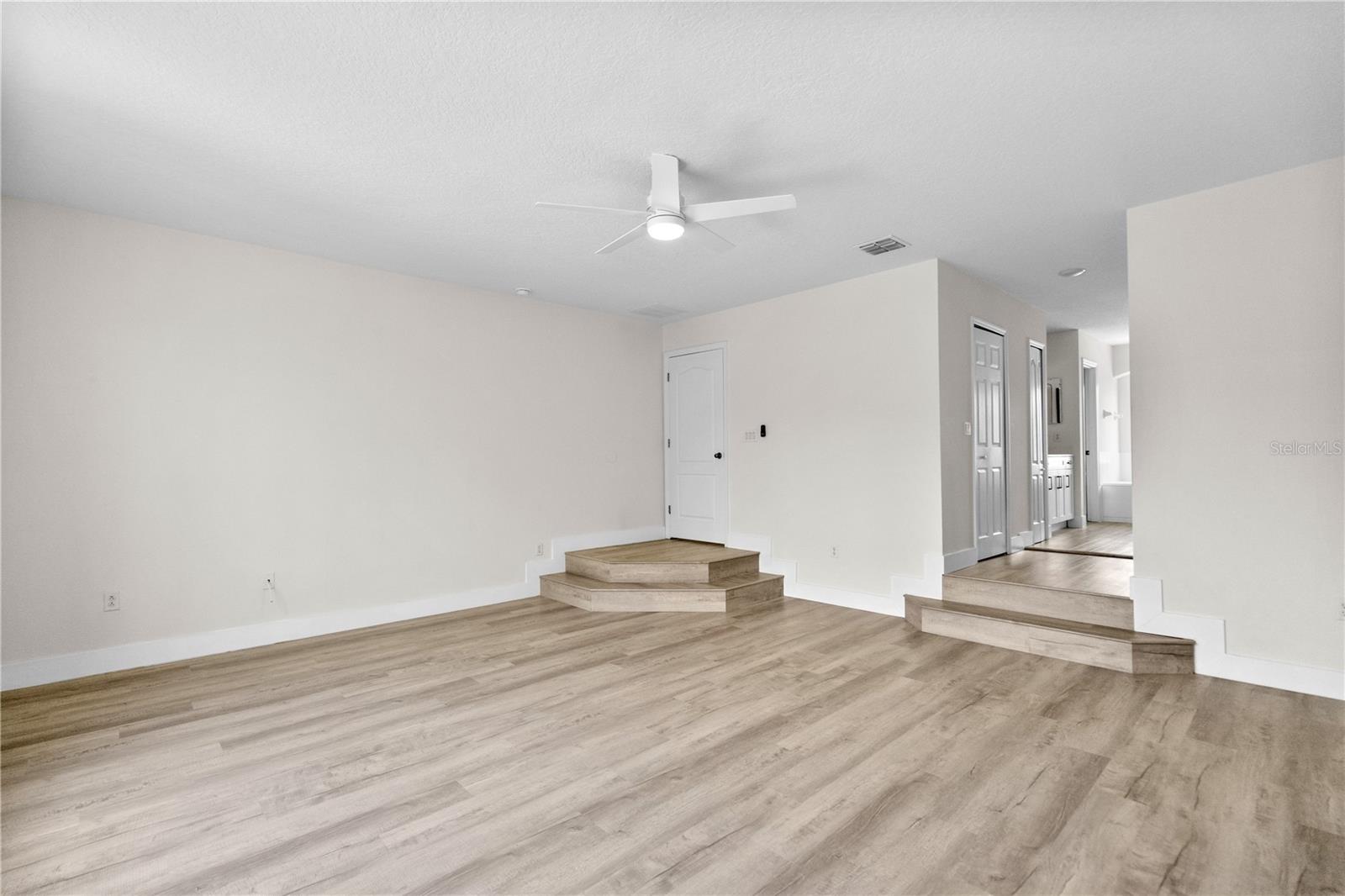 Image 19 of 41 For 12917 Grovehurst Avenue
