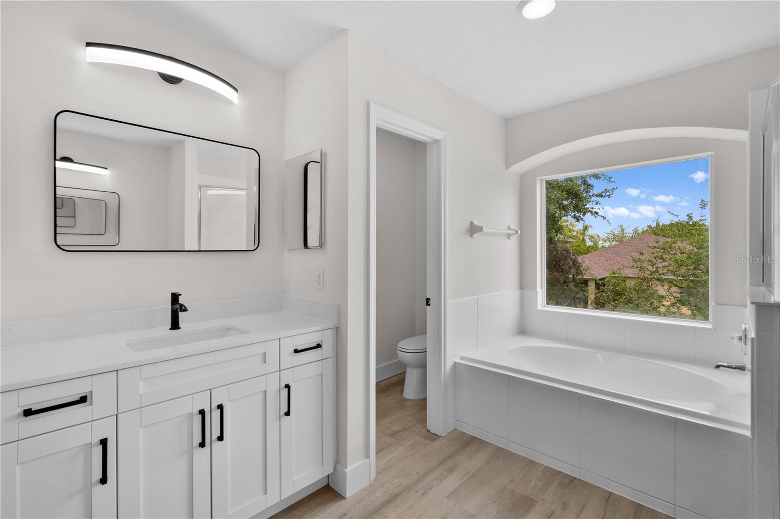 Image 21 of 41 For 12917 Grovehurst Avenue