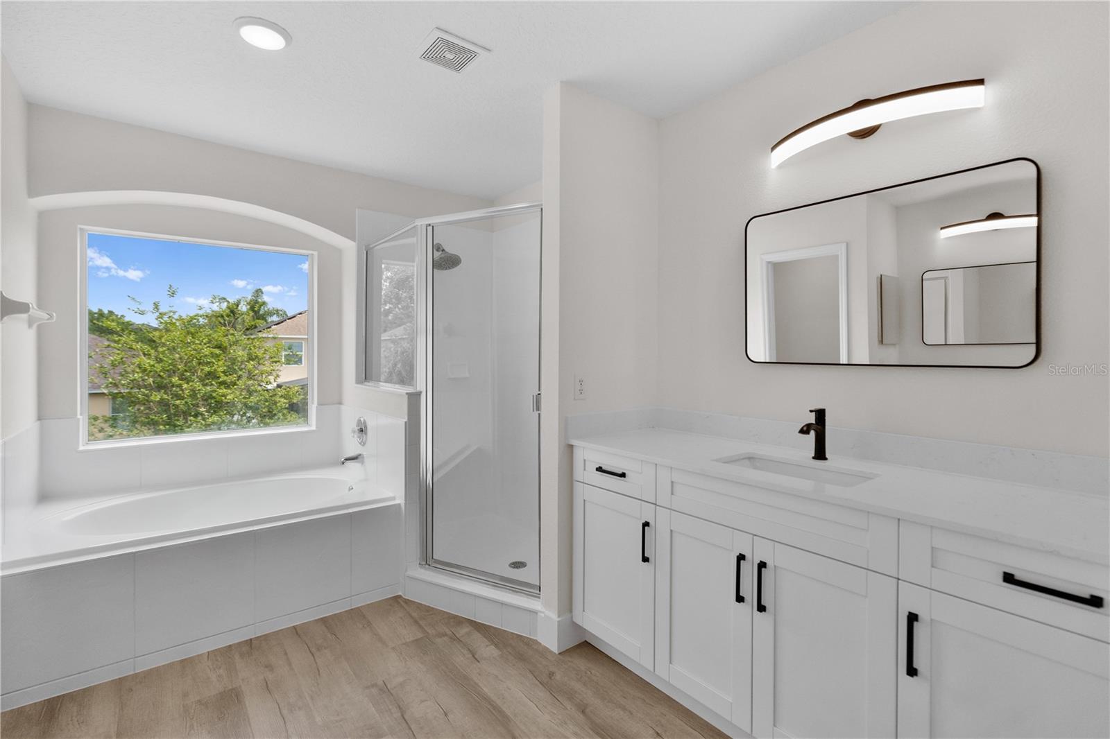 Image 22 of 41 For 12917 Grovehurst Avenue