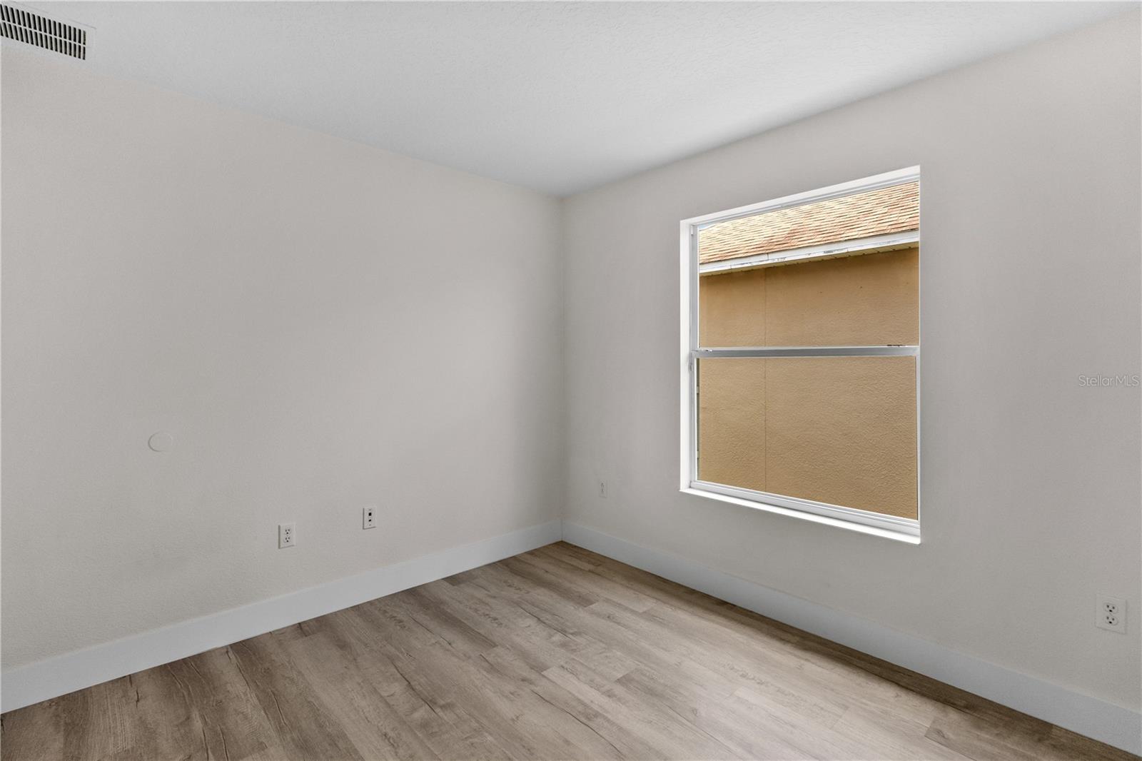 Image 23 of 41 For 12917 Grovehurst Avenue
