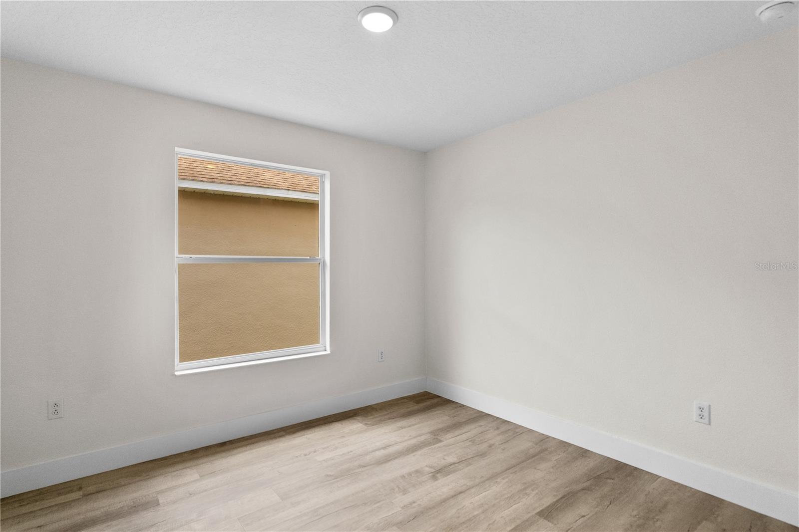 Image 25 of 41 For 12917 Grovehurst Avenue