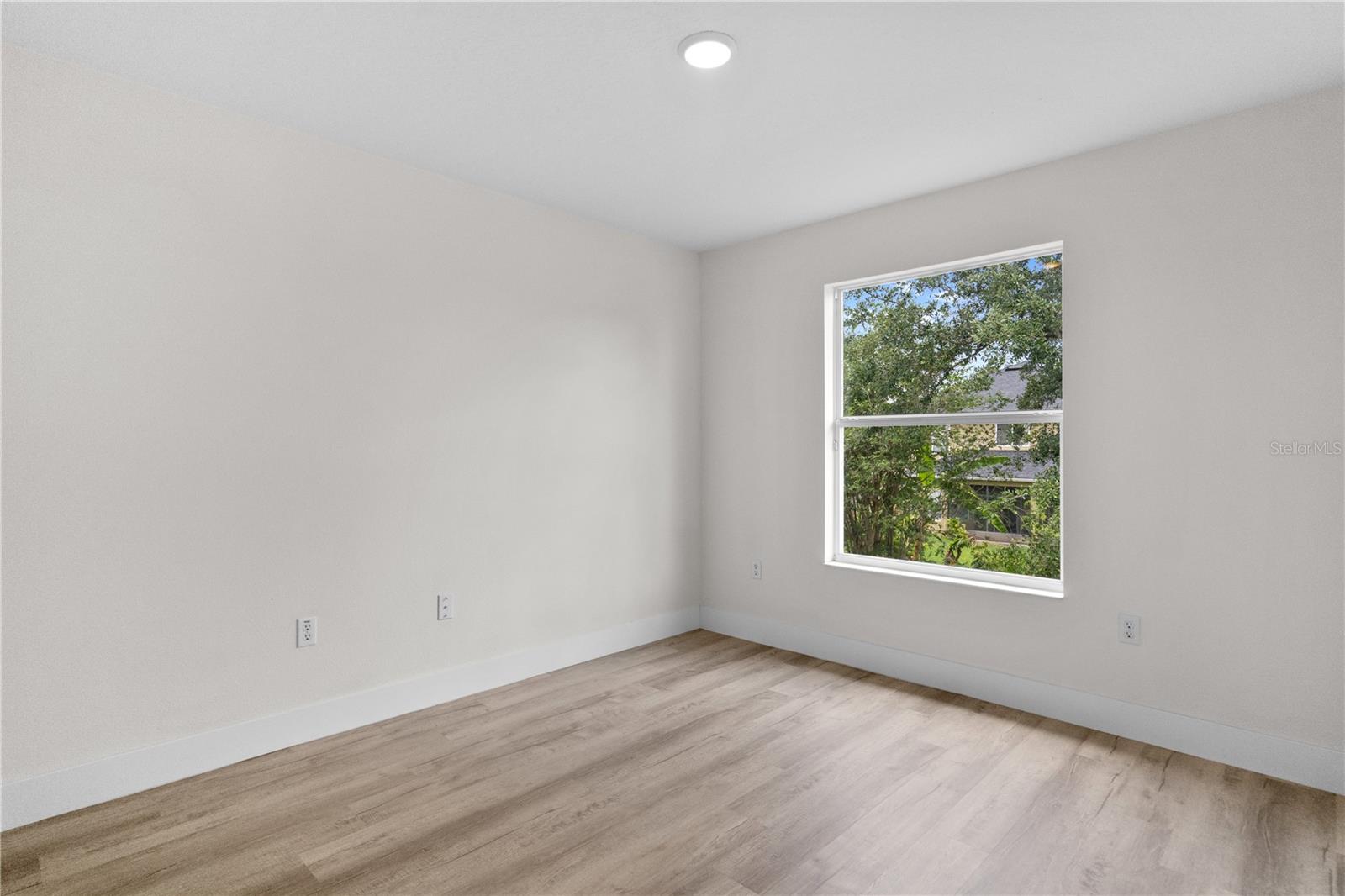 Image 29 of 41 For 12917 Grovehurst Avenue