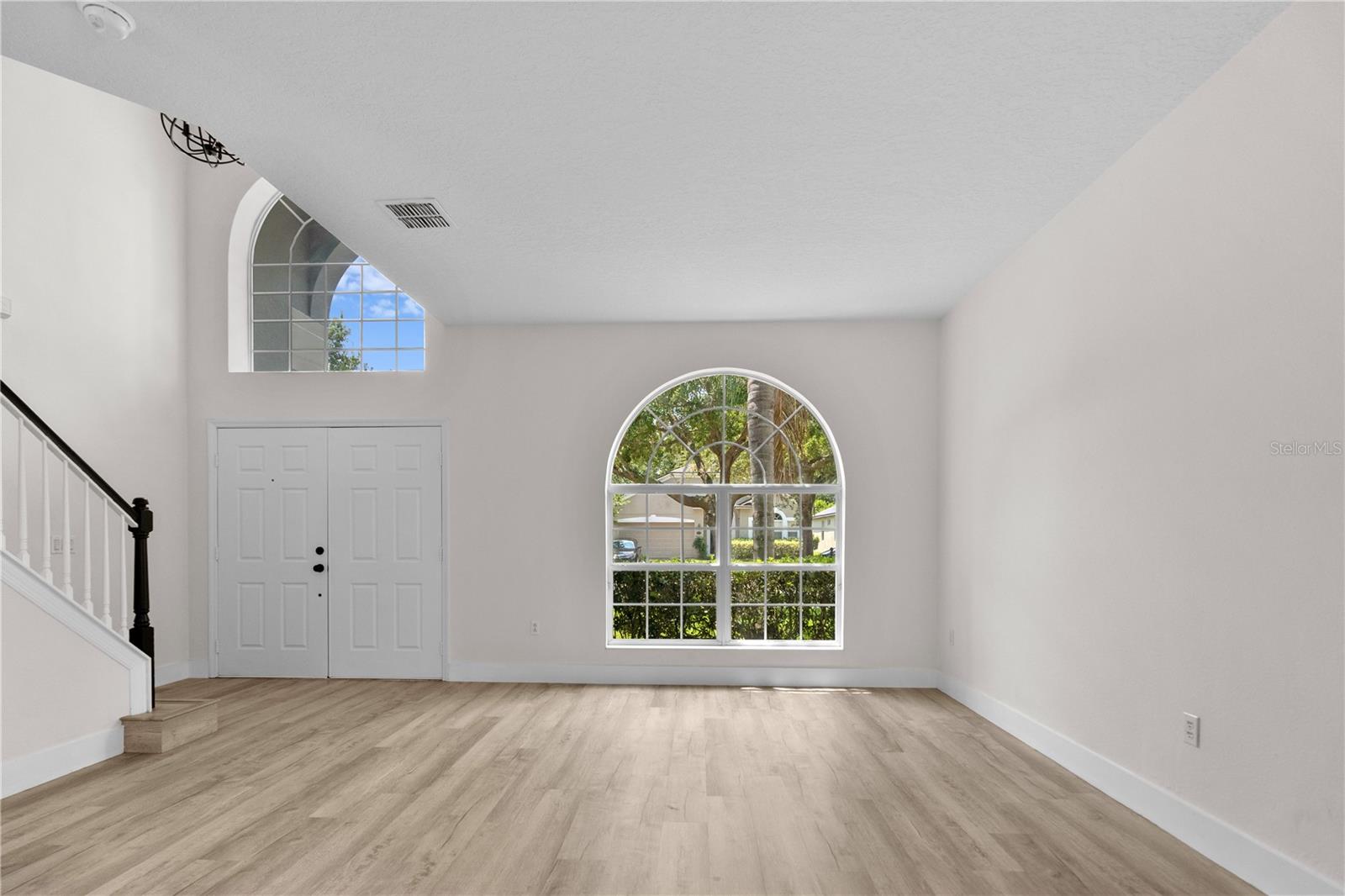 Image 5 of 41 For 12917 Grovehurst Avenue